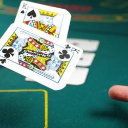 Online Casinos vs. Physical Casinos: What Are the Differences?
